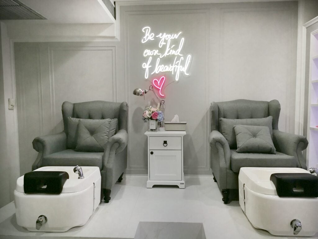 View of the two spa chairs for manicure and pedicure at Lashley Studio